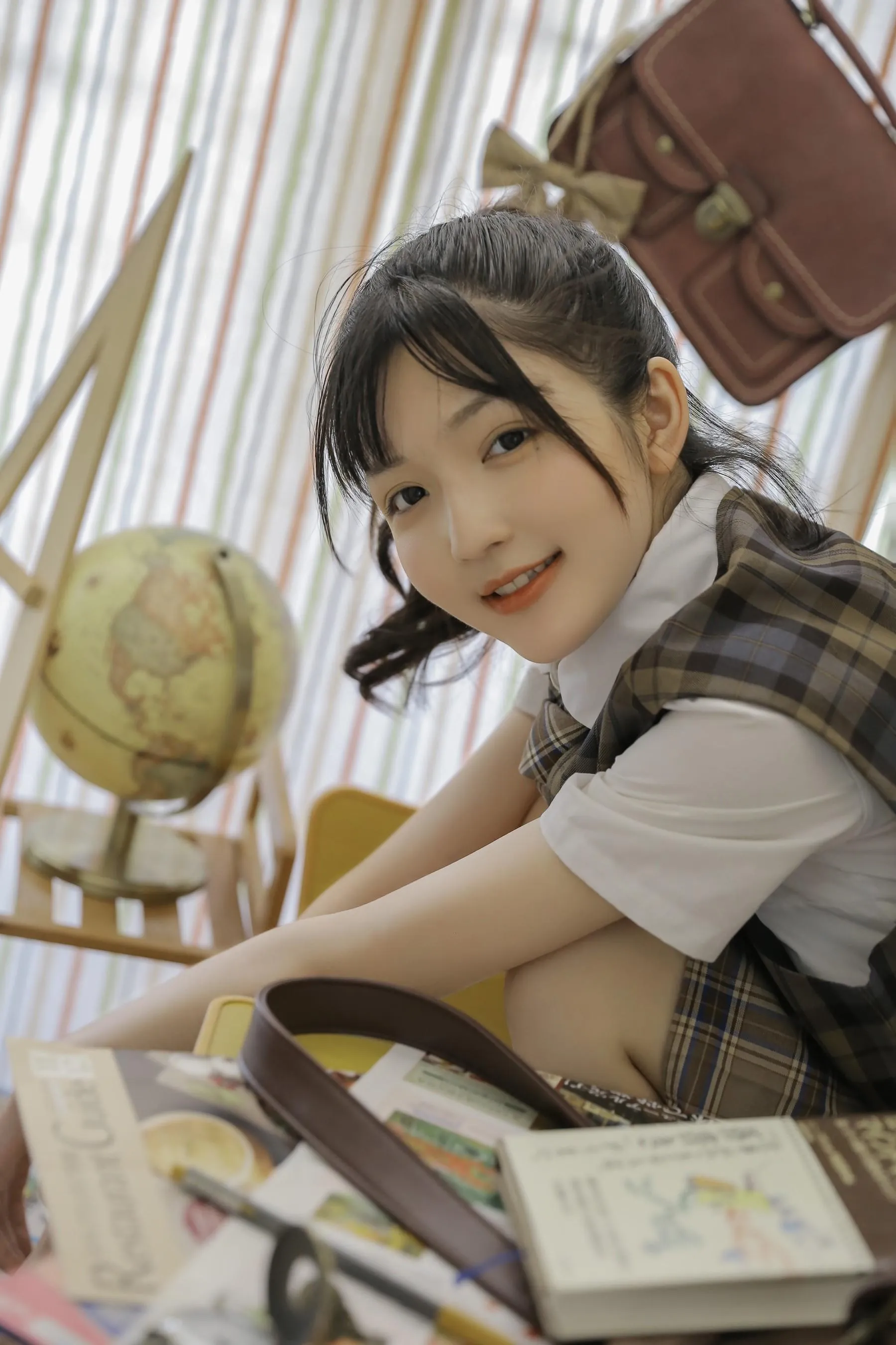 [艺图语] 2022.06.29 高校女生 金迪-Vivian [22P]插图1